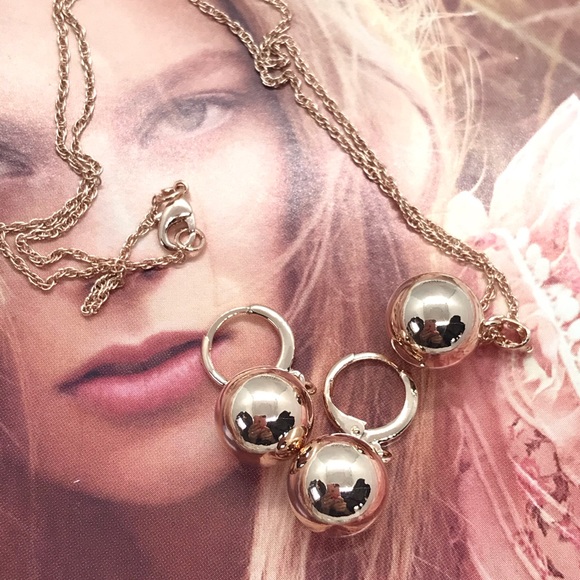 Gold Plated Set Earrings and Necklace - Picture 2 of 5